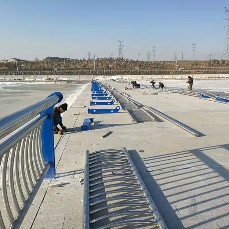 <b>不銹鋼防撞護欄</b>